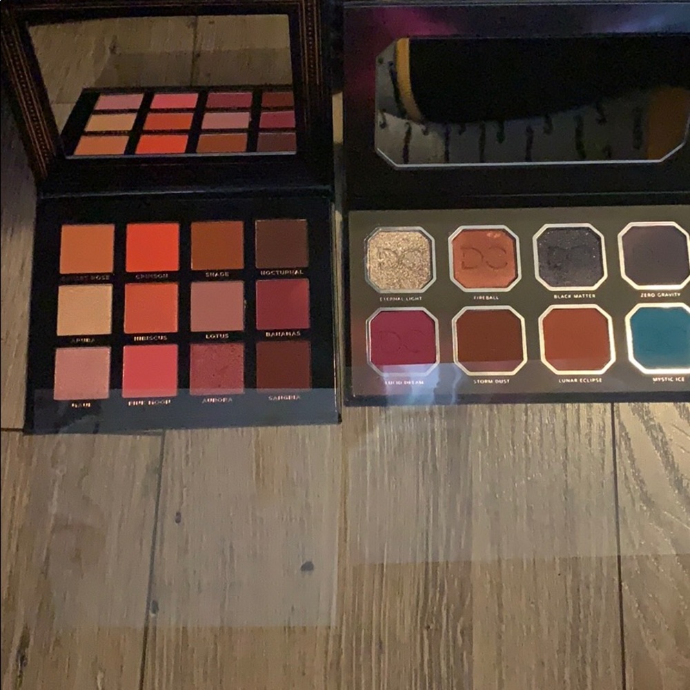 Eye shadow palate